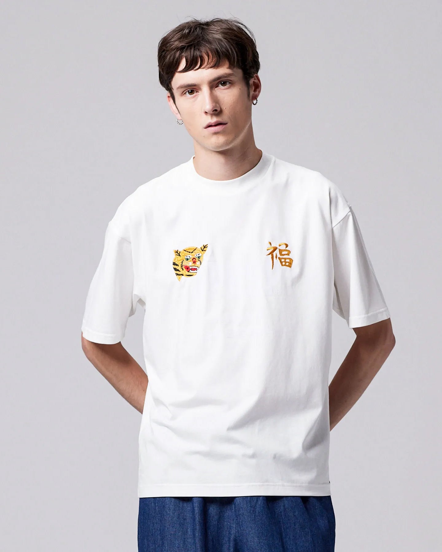 T-Shirt Front Side Embroidery Bianca