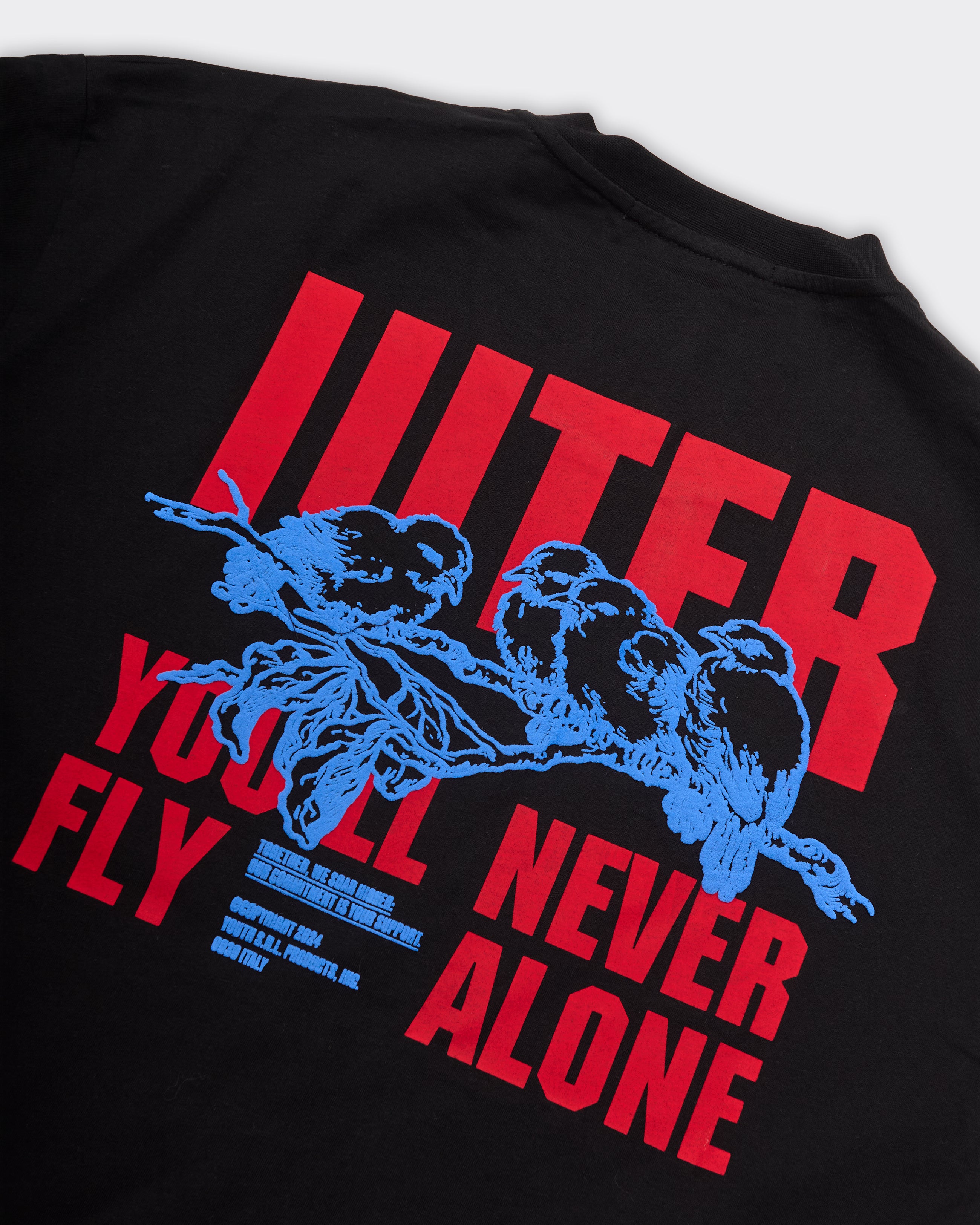 T-Shirt Never Alone Nera