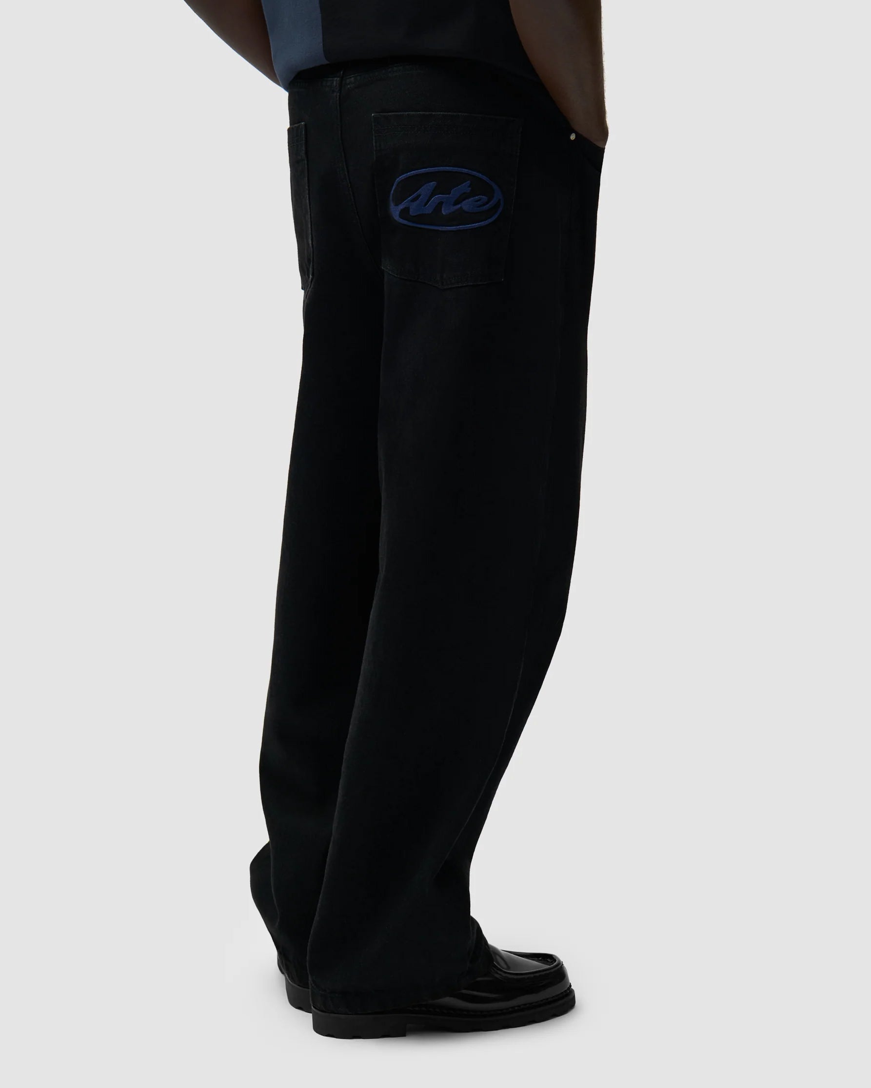 Circle Logo Pocket Denim Jeans Black