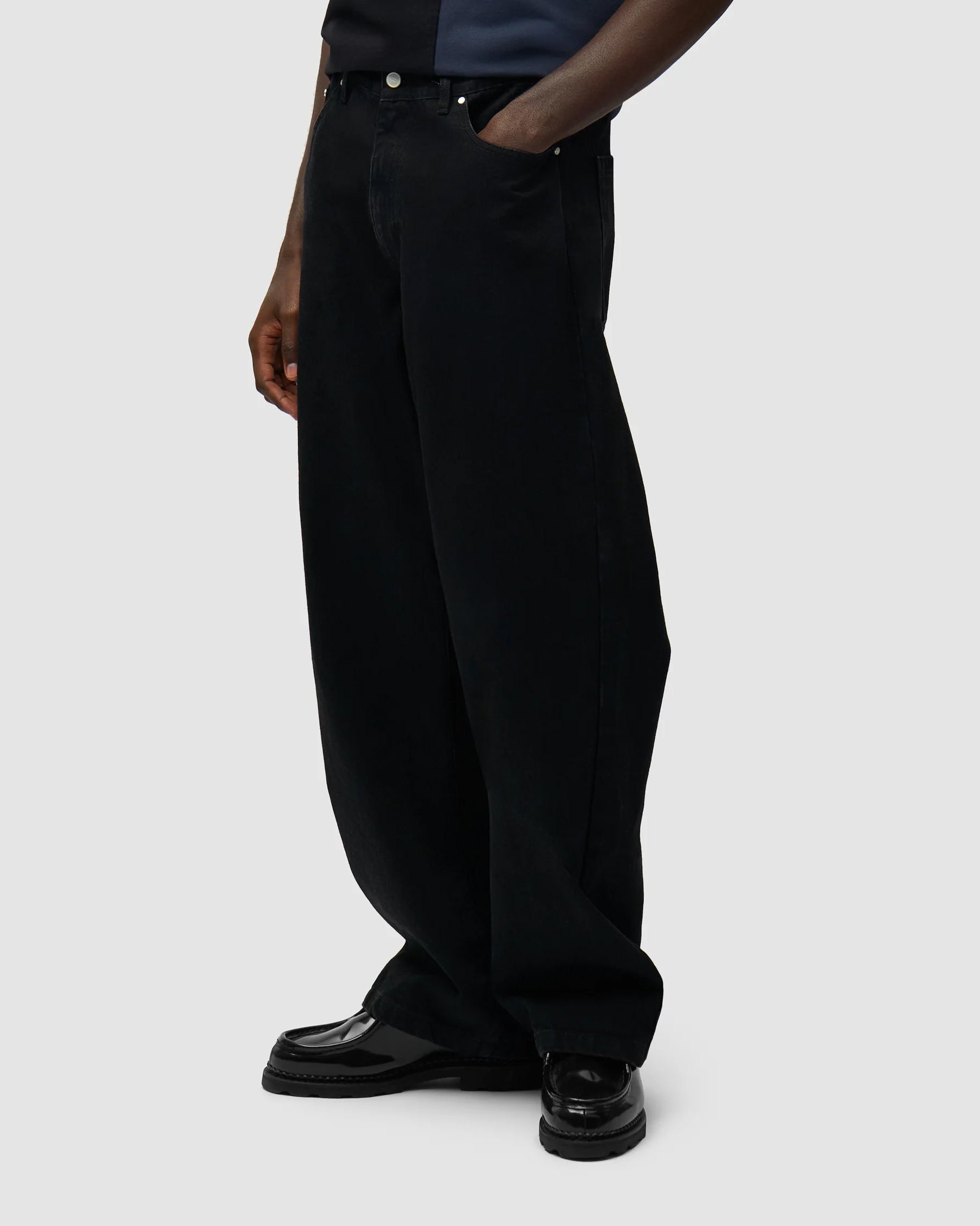 Circle Logo Pocket Denim Jeans Black