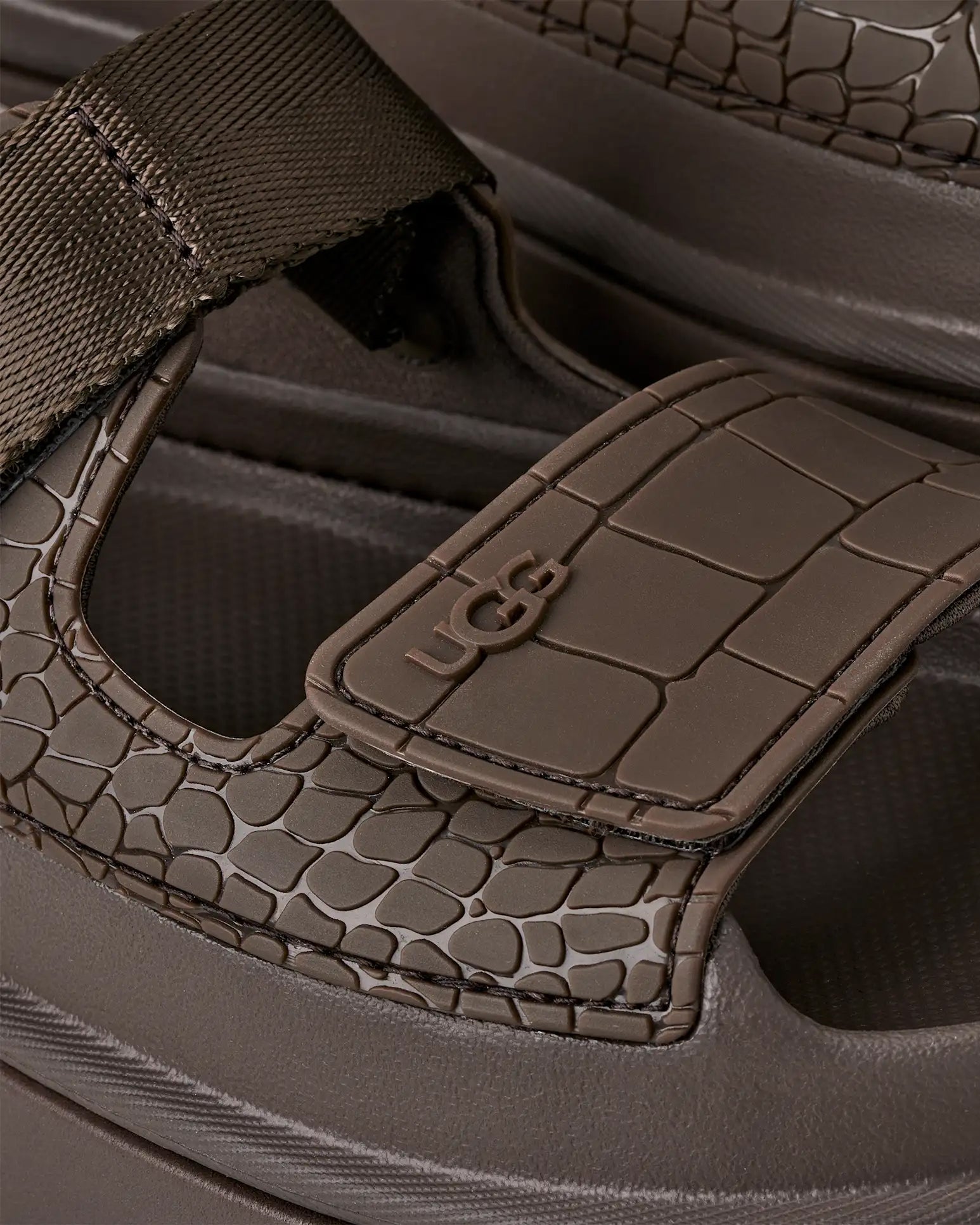 Sandali W Goldenglow Embossed Dense Smoke