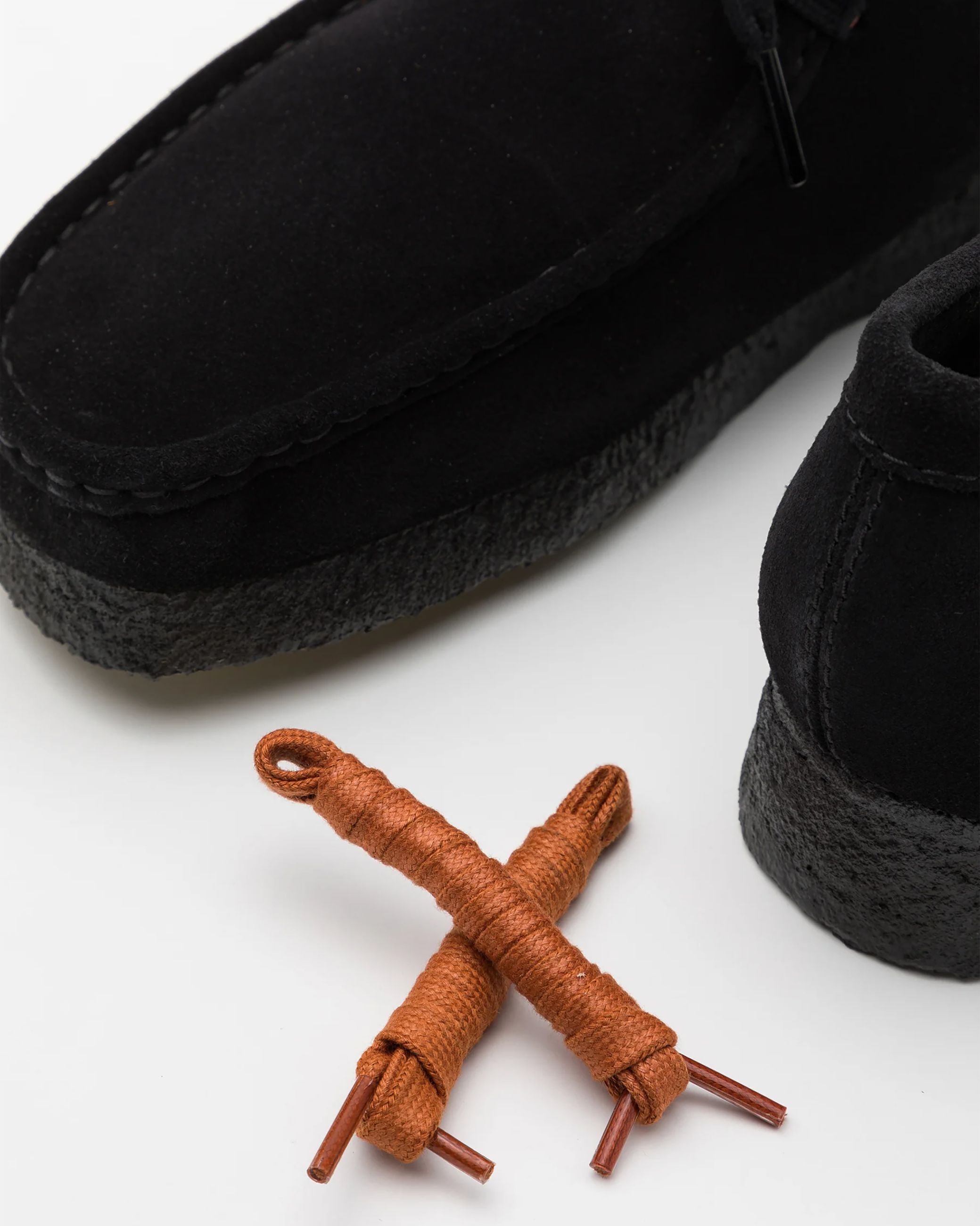 Sneakers Wallabee Suede Nere