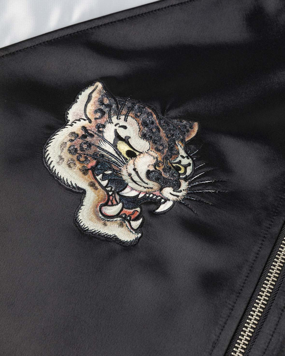 2ESHTM6JK1016 Ht Duo Leopard Emb Souvenior Jacket Black